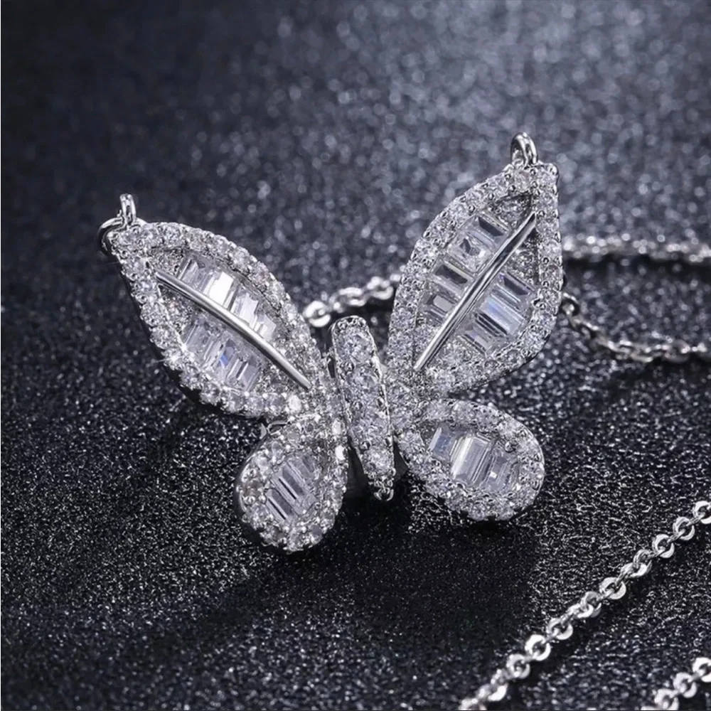 New 925 Silver Lovely Butterfly Diamond Necklace - Picture 1 of 5
